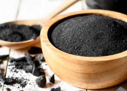 Dlaczego warto mieć w apteczce węgiel drzewny?